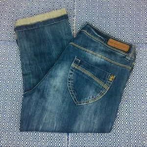 Two Day Later Distressed Low Waist Length Capri